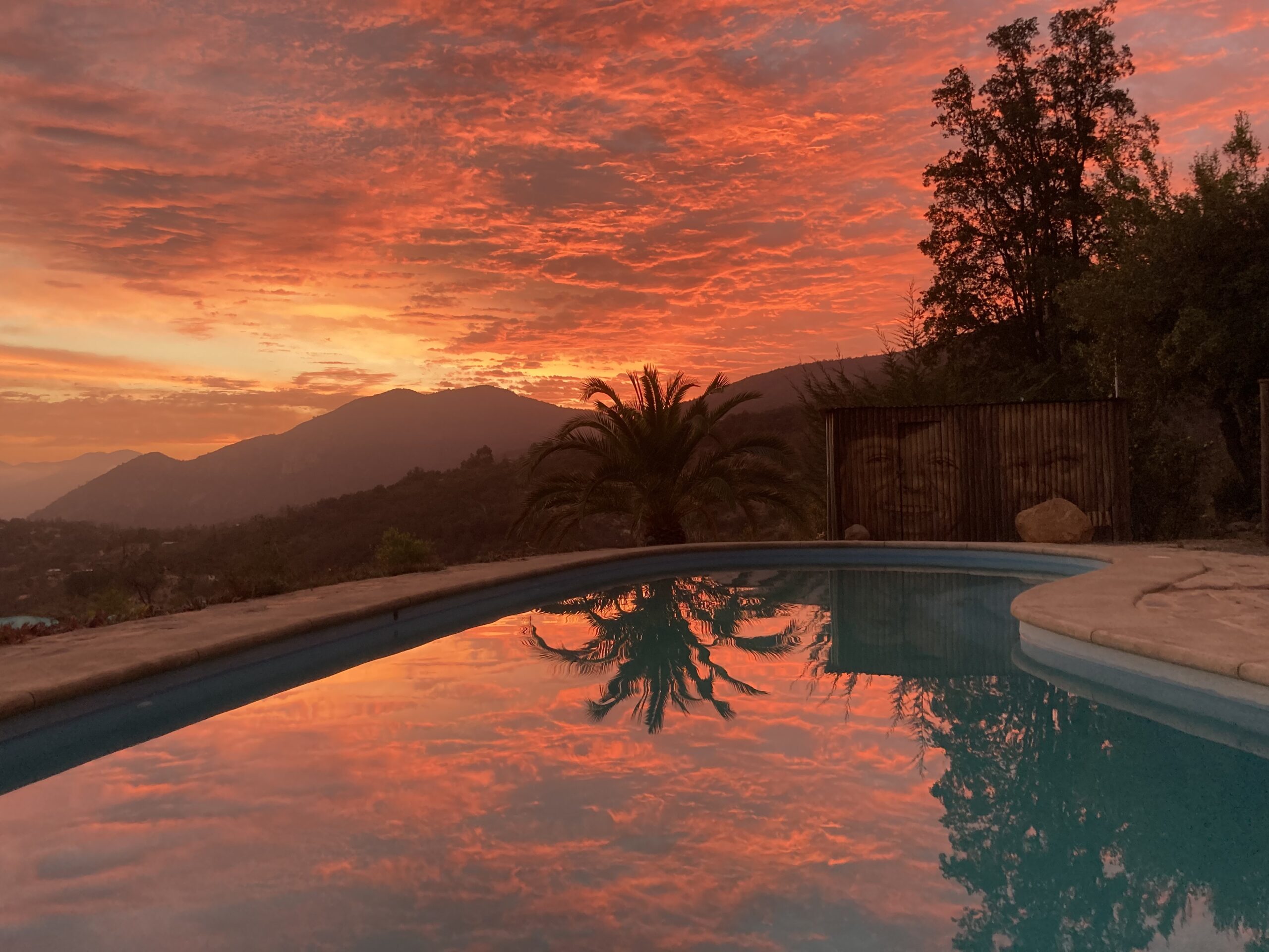 Puesta del Sol magica en el Eco Lodge La Linda Loma. Las Palmas, Olmué